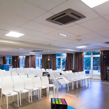 ホテル Golden Tulip Roissy - Parc Des Expositions 4*