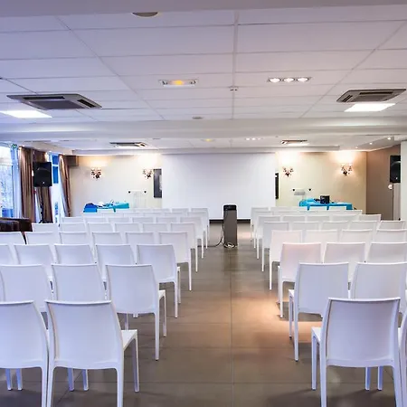 Golden Tulip Roissy - Parc Des Expositions ホテル